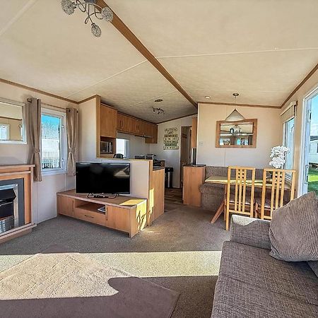 Lovely 6 Berth Caravan For Hire At Manor Park In Hunstanton Norfolk Ref 23044S 외부 사진