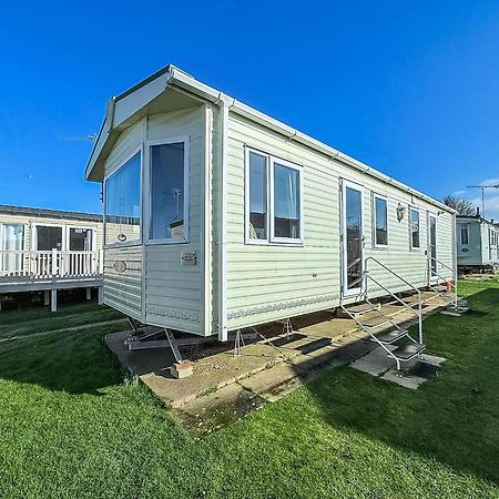 Lovely 6 Berth Caravan For Hire At Manor Park In Hunstanton Norfolk Ref 23044S 외부 사진