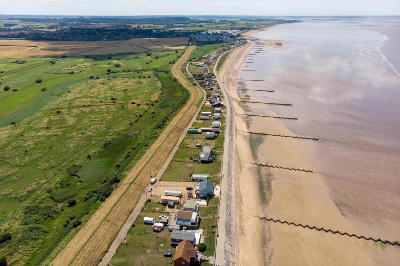 Lovely 6 Berth Caravan For Hire At Manor Park In Hunstanton Norfolk Ref 23044S 외부 사진