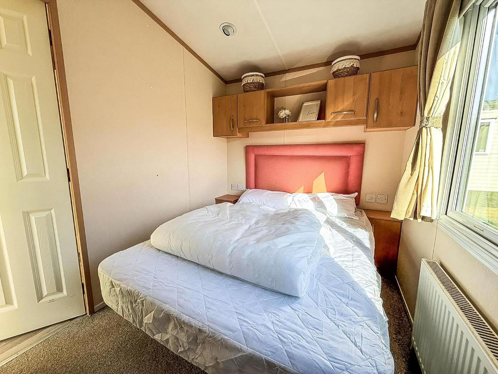 Lovely 6 Berth Caravan For Hire At Manor Park In Hunstanton Norfolk Ref 23044S 외부 사진