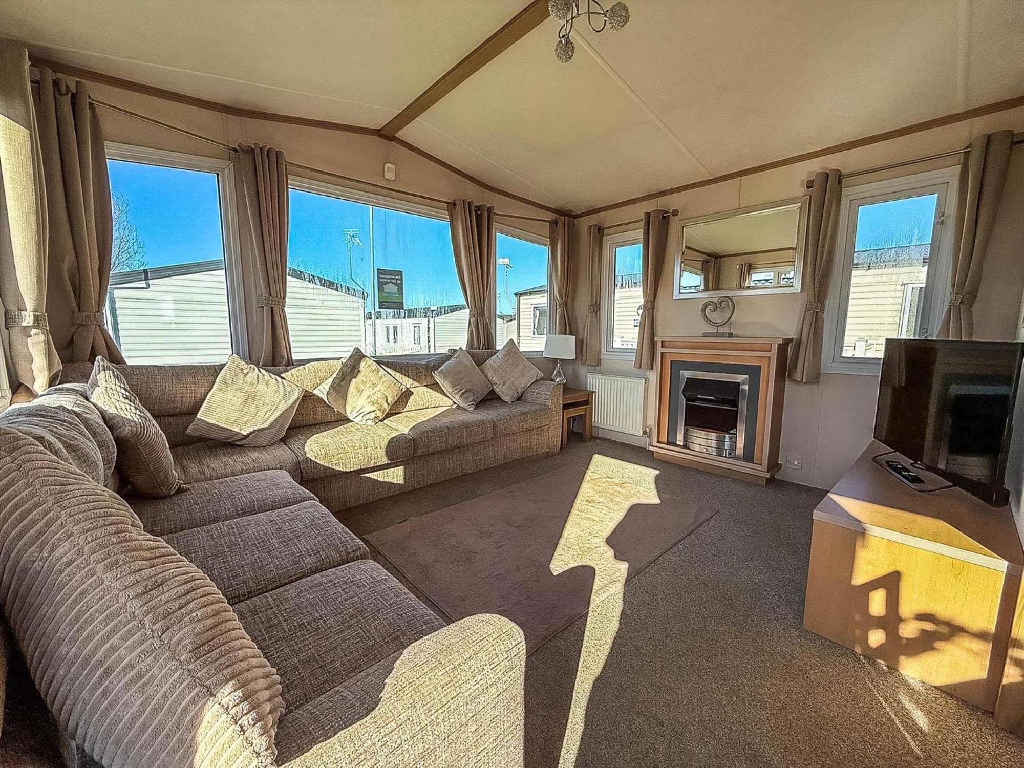 Lovely 6 Berth Caravan For Hire At Manor Park In Hunstanton Norfolk Ref 23044S 외부 사진