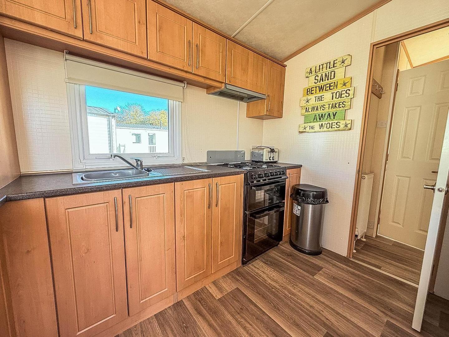 Lovely 6 Berth Caravan For Hire At Manor Park In Hunstanton Norfolk Ref 23044S 외부 사진