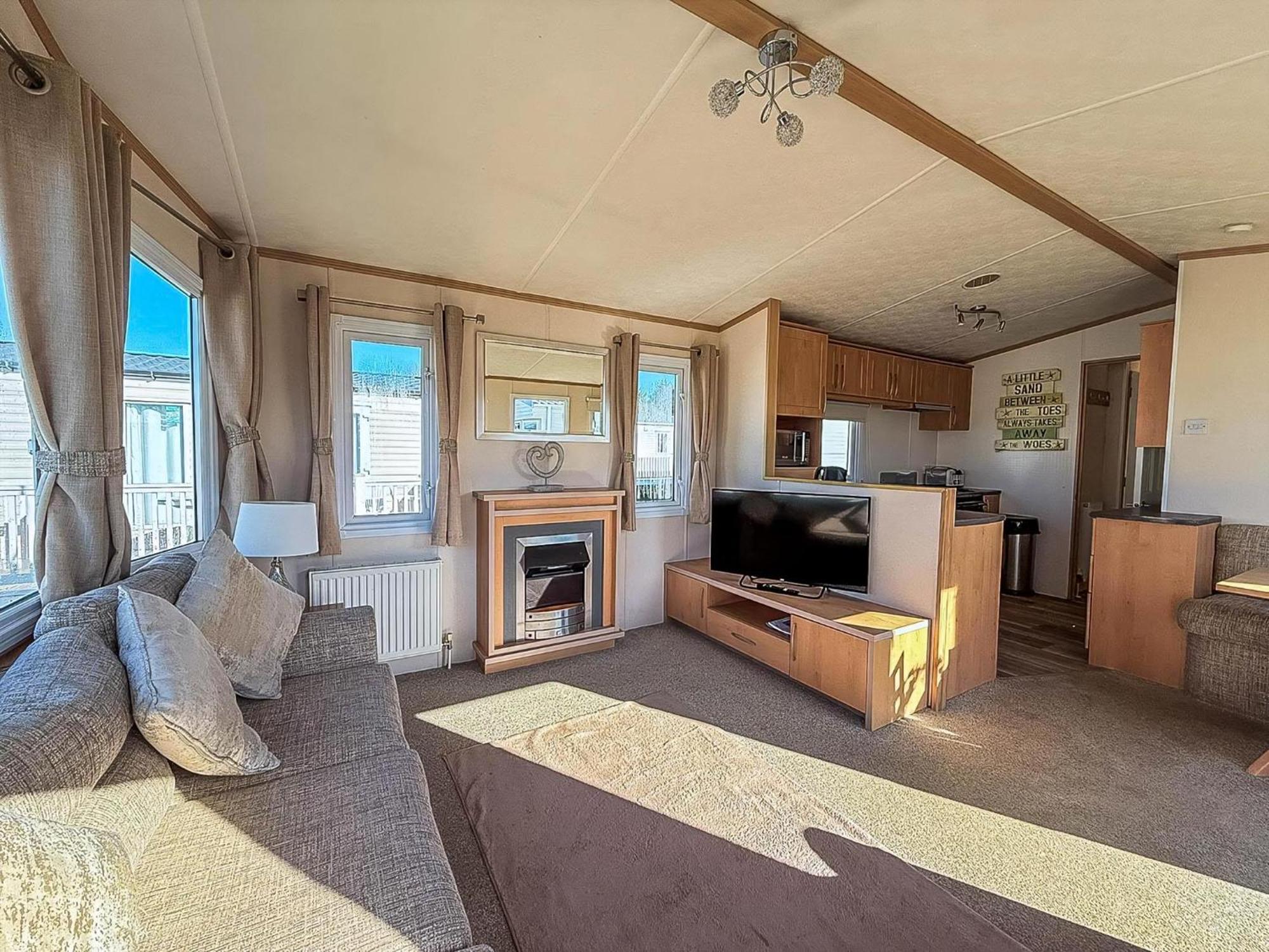 Lovely 6 Berth Caravan For Hire At Manor Park In Hunstanton Norfolk Ref 23044S 외부 사진