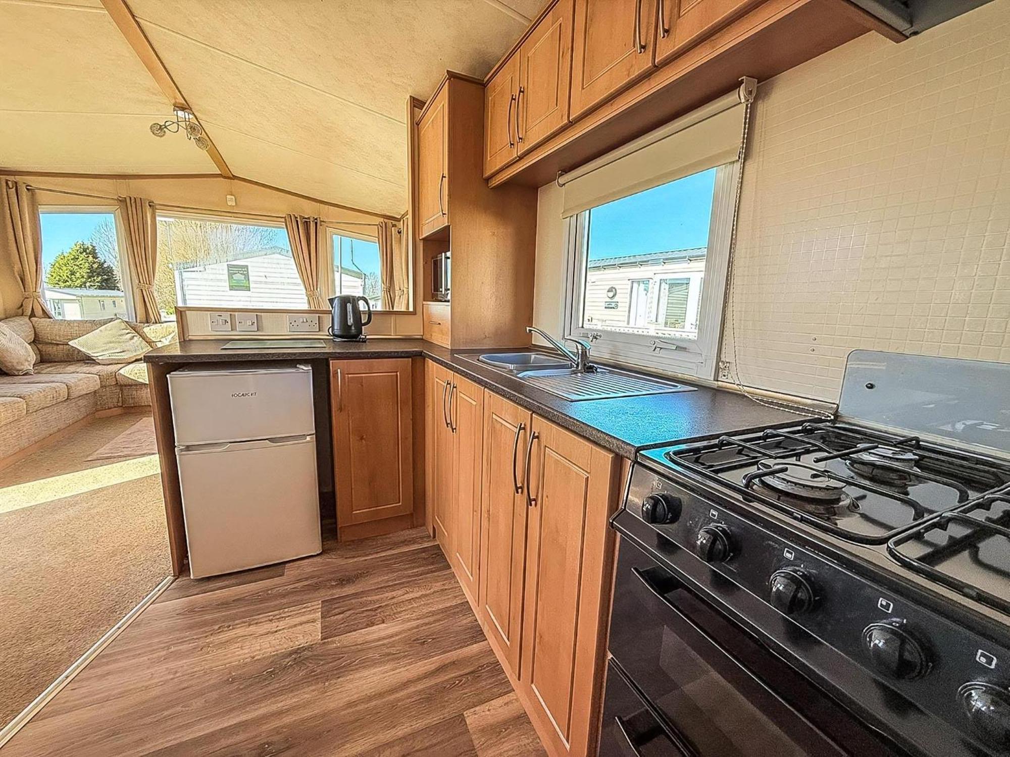 Lovely 6 Berth Caravan For Hire At Manor Park In Hunstanton Norfolk Ref 23044S 외부 사진