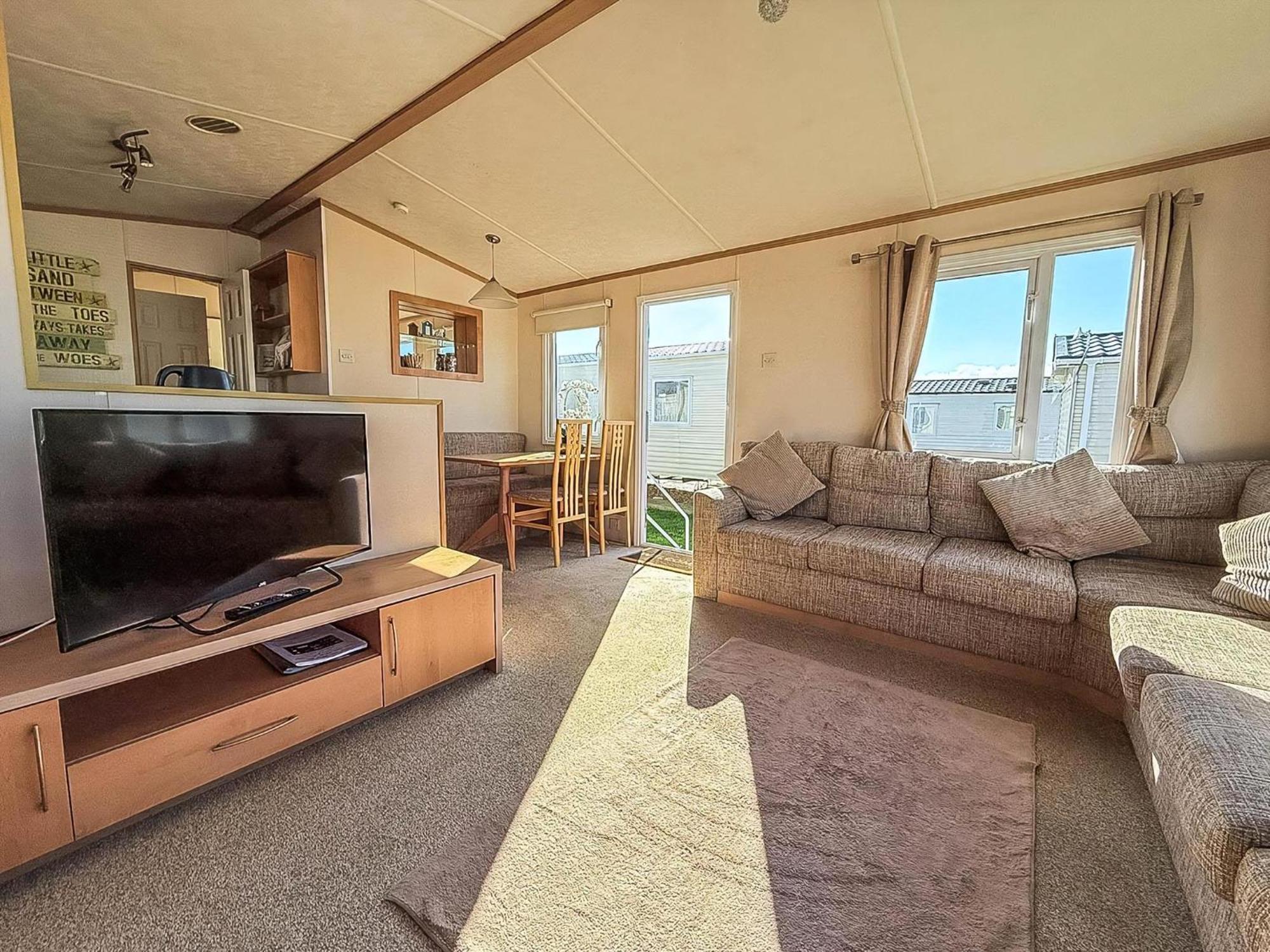 Lovely 6 Berth Caravan For Hire At Manor Park In Hunstanton Norfolk Ref 23044S 외부 사진